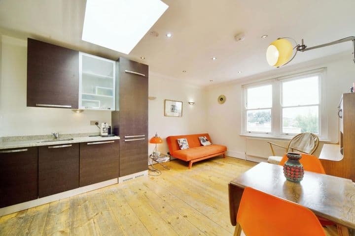 2 bedrooms apartment for sale in London, United Kingdom - Image 4