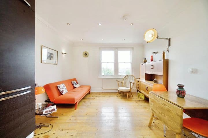 2 bedrooms apartment for sale in London, United Kingdom - Image 2