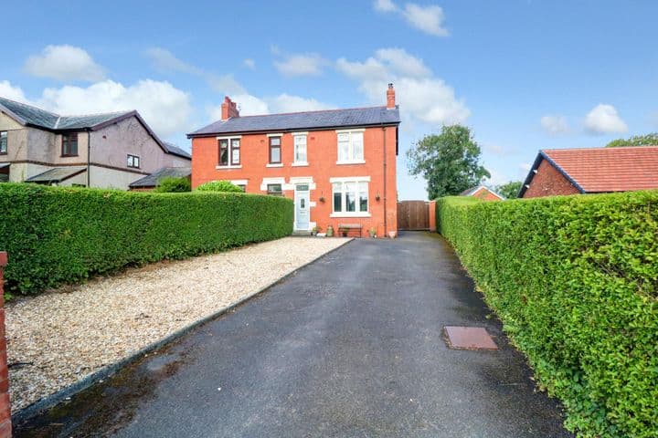 3 bedrooms house for sale in Preston, United Kingdom - Image 2