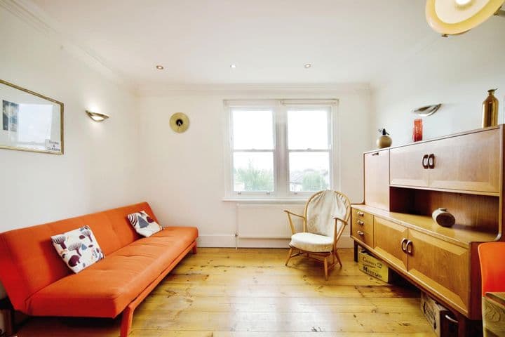 2 bedrooms apartment for sale in London, United Kingdom - Image 3