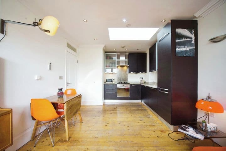 2 bedrooms apartment for sale in London, United Kingdom - Image 5