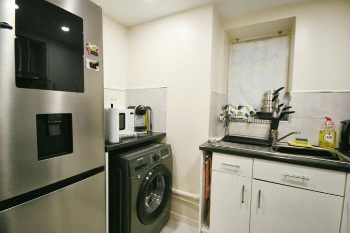 1 bedroom apartment for sale in Maidstone, United Kingdom - Image 7