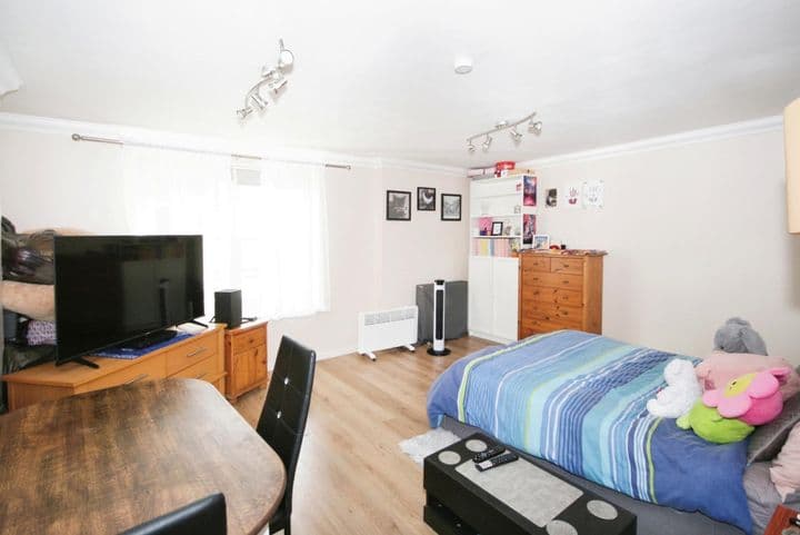 1 bedroom apartment for sale in Maidstone, United Kingdom - Image 6