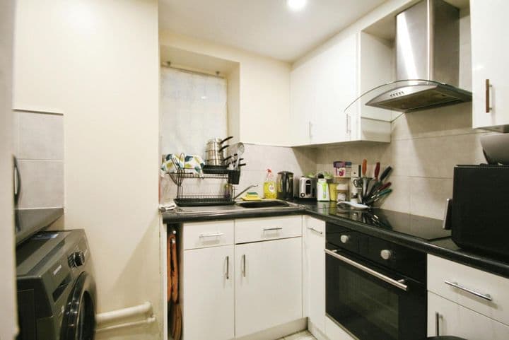 1 bedroom apartment for sale in Maidstone, United Kingdom - Image 3