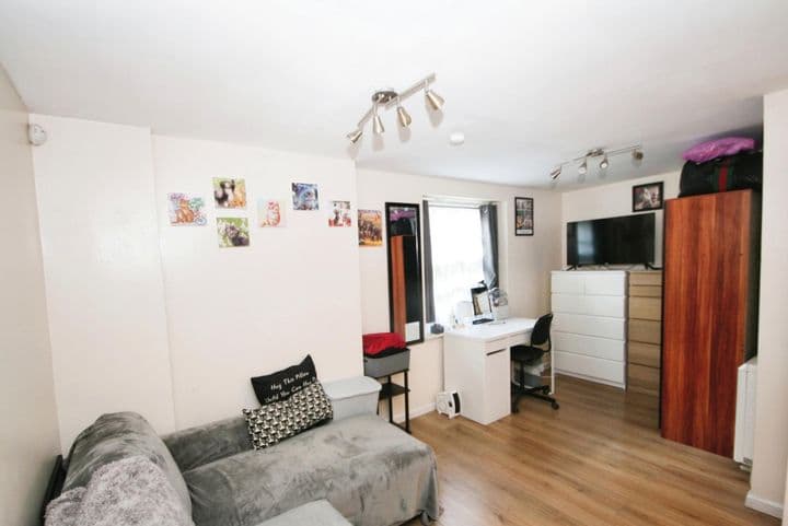 1 bedroom apartment for sale in Maidstone, United Kingdom - Image 8