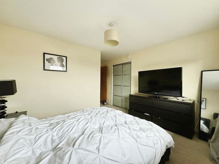 2 bedrooms apartment for sale in Renfrewshire, United Kingdom - Image 10