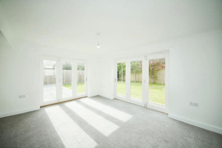 4 bedrooms house for sale in Taunton, United Kingdom - Image 2