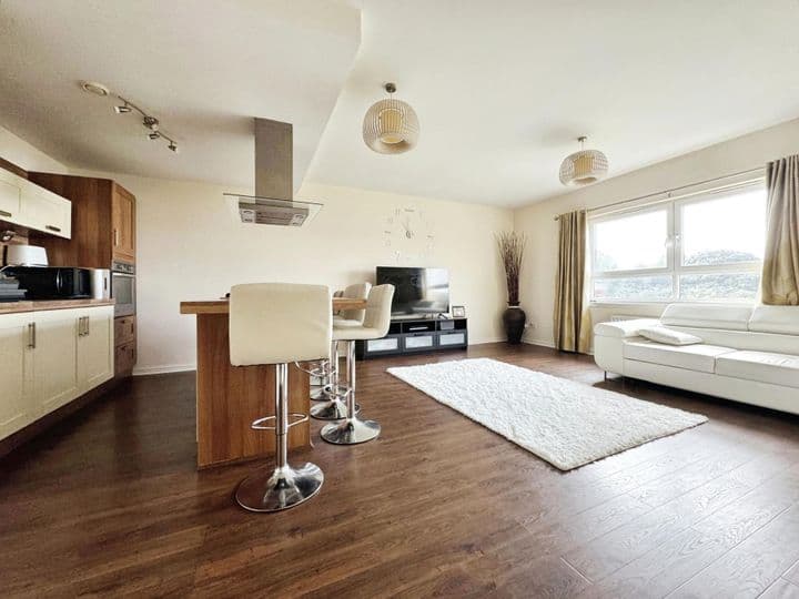 2 bedrooms apartment for sale in Renfrewshire, United Kingdom - Image 3