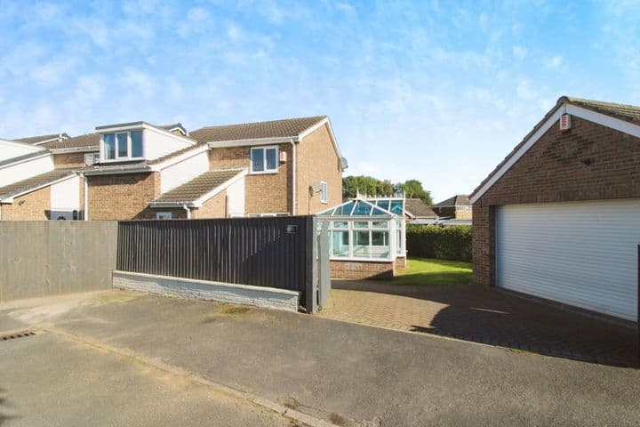 4 bedrooms house for sale in Wakefield, United Kingdom - Image 2