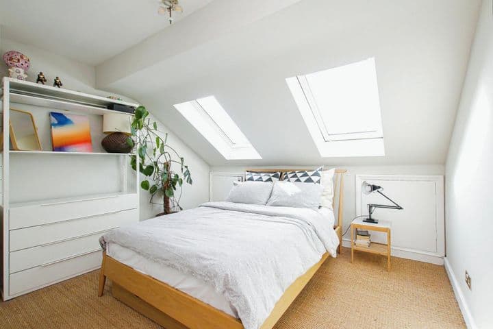 3 bedrooms house for sale in London, United Kingdom - Image 10