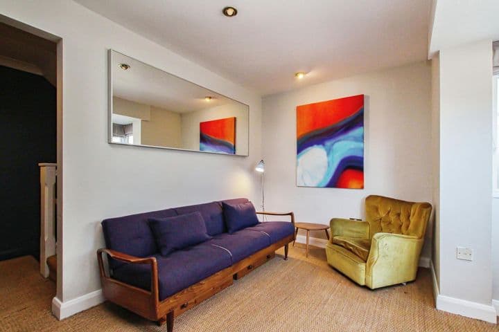 3 bedrooms house for sale in London, United Kingdom - Image 8