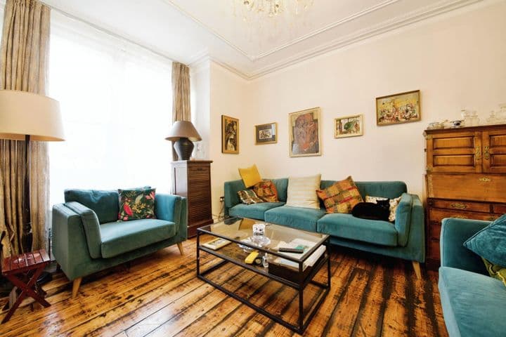 4 bedrooms house for sale in London, United Kingdom - Image 4