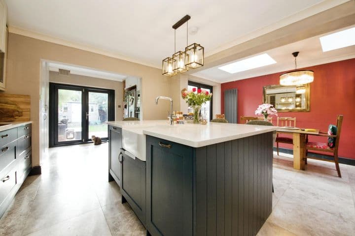 4 bedrooms house for sale in London, United Kingdom - Image 6