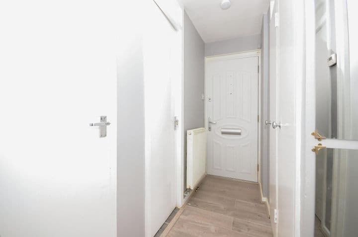 1 bedroom apartment for sale in Northolt, United Kingdom - Image 3