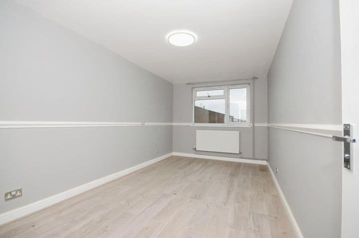 1 bedroom apartment for sale in Northolt, United Kingdom - Image 6