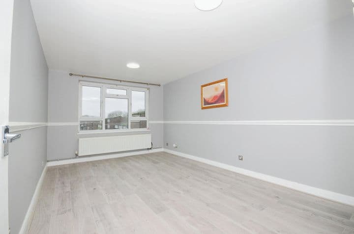 1 bedroom apartment for sale in Northolt, United Kingdom - Image 4