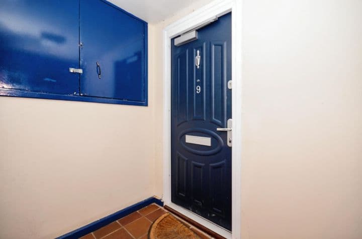 1 bedroom apartment for sale in Northolt, United Kingdom - Image 2