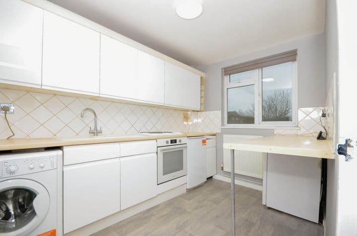 1 bedroom apartment for sale in Northolt, United Kingdom - Image 5