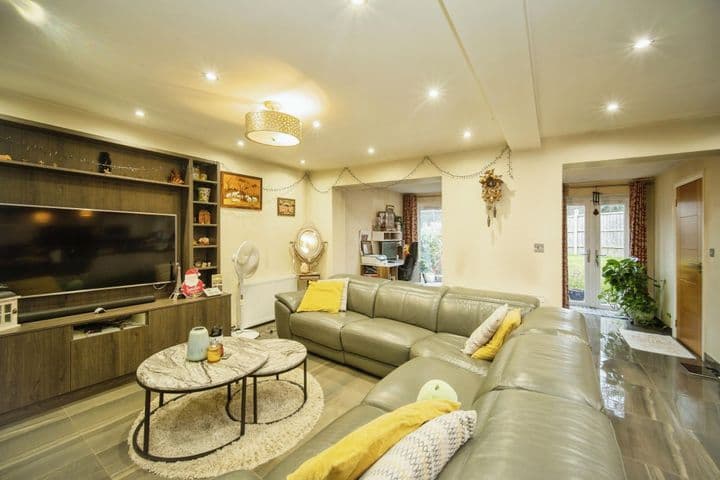 3 bedrooms house for sale in Bracknell, United Kingdom - Image 2