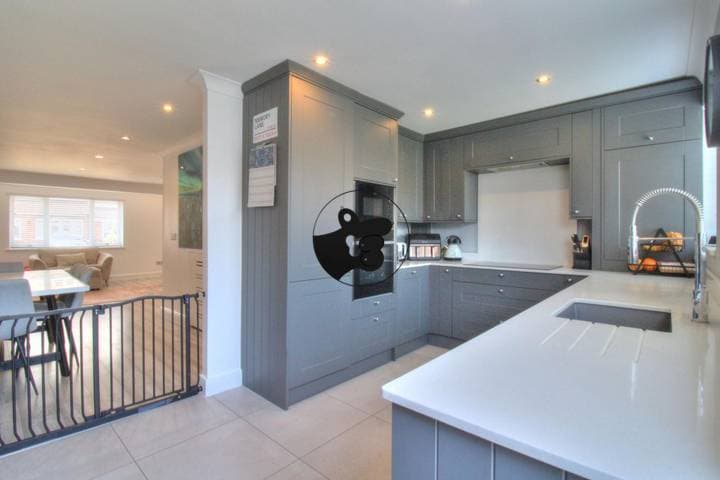 5 bedrooms house for sale in Stanford-Le-Hope, United Kingdom - Image 8