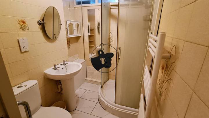 1 bedroom house for sale in Romford, United Kingdom - Image 10