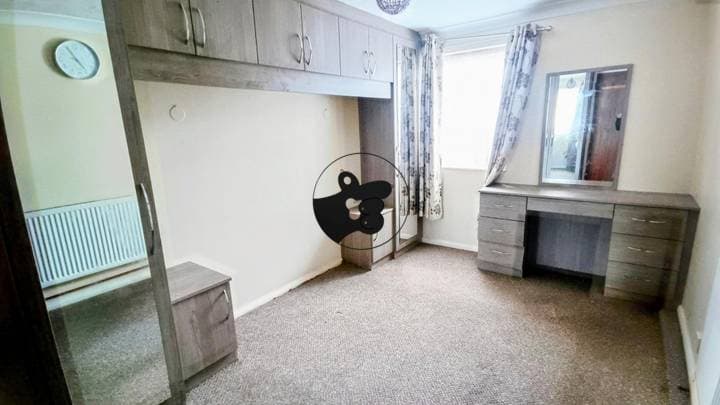 1 bedroom house for sale in Romford, United Kingdom - Image 8