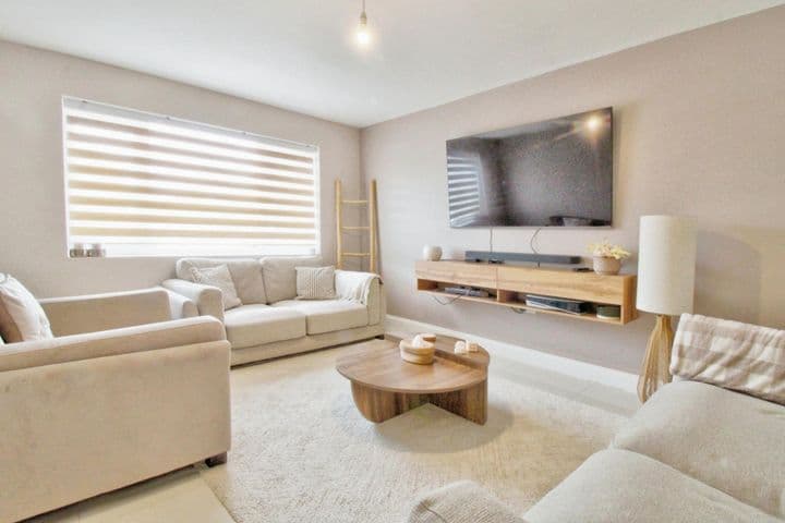 3 bedrooms house for sale in Luton, United Kingdom - Image 3