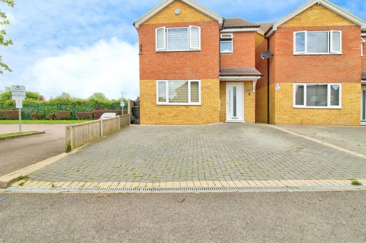 3 bedrooms house for sale in Luton, United Kingdom - Image 2