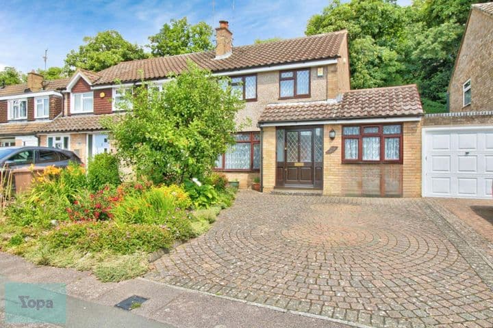 4 bedrooms house for sale in Luton, United Kingdom - Image 2