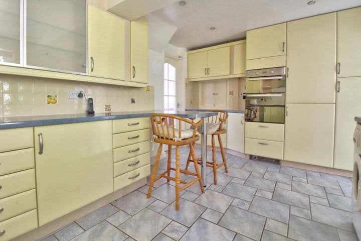 4 bedrooms house for sale in Luton, United Kingdom - Image 9