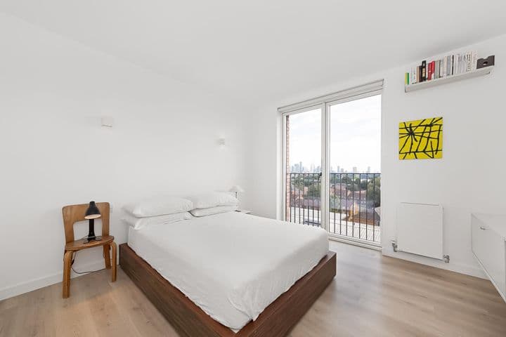 1 bedroom apartment for sale in London, United Kingdom - Image 5