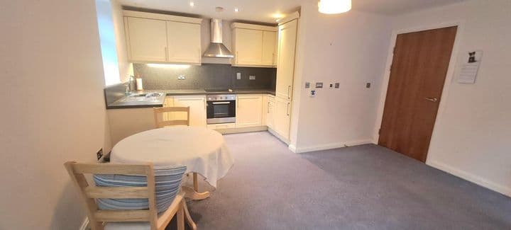 2 bedrooms apartment for sale in Cardiff, United Kingdom - Image 6