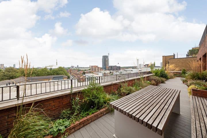 1 bedroom apartment for sale in London, United Kingdom - Image 12