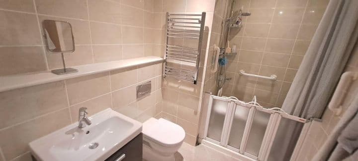 2 bedrooms apartment for sale in Cardiff, United Kingdom - Image 10