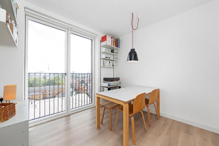 1 bedroom apartment for sale in London, United Kingdom - Image 9