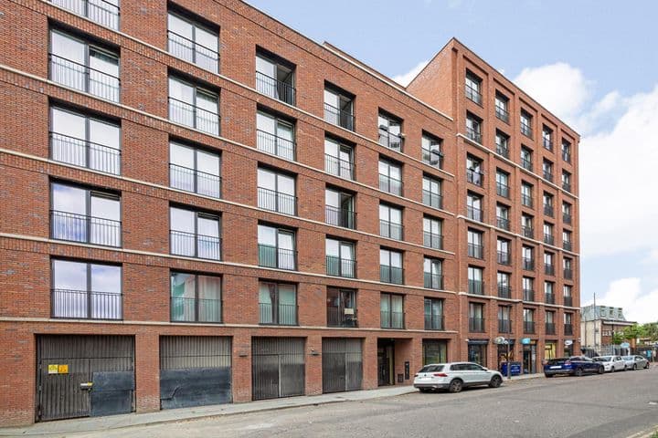 1 bedroom apartment for sale in London, United Kingdom - Image 7