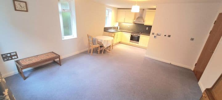 2 bedrooms apartment for sale in Cardiff, United Kingdom - Image 5