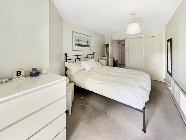 1 bedroom apartment for sale in London, United Kingdom - Image 6