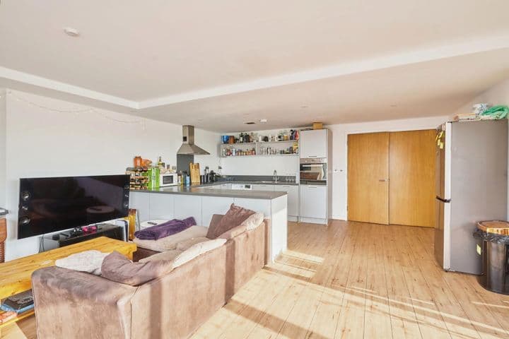 2 bedrooms apartment for sale in London, United Kingdom - Image 9