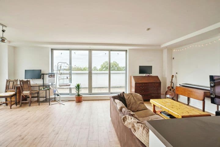 2 bedrooms apartment for sale in London, United Kingdom - Image 10