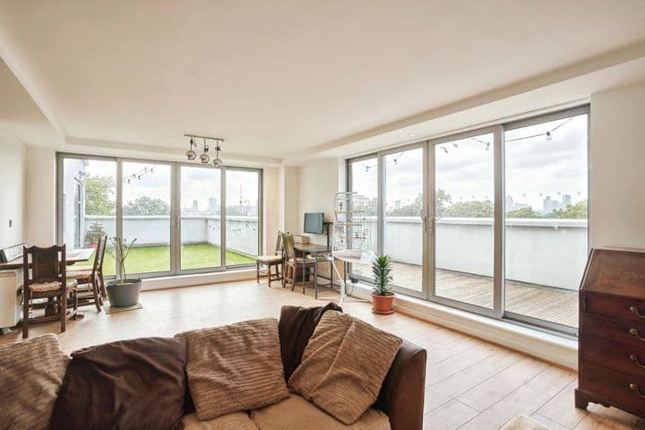 2 bedrooms apartment for sale in London, United Kingdom - Image 6