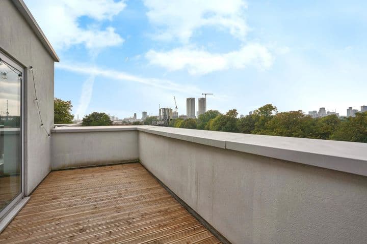 2 bedrooms apartment for sale in London, United Kingdom - Image 11