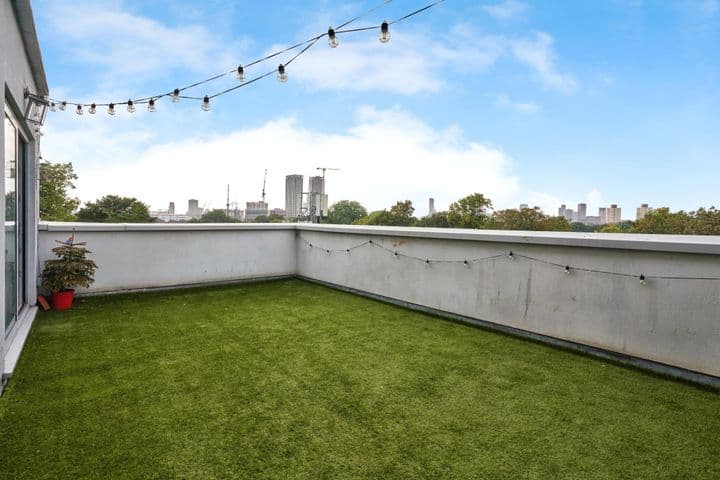 2 bedrooms apartment for sale in London, United Kingdom - Image 7