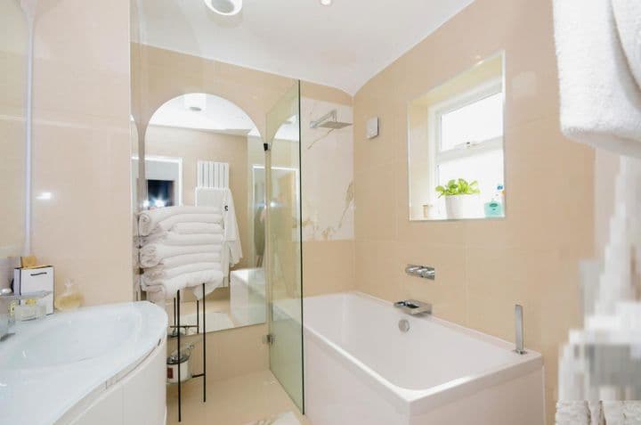 3 bedrooms house for sale in Uxbridge, United Kingdom - Image 7