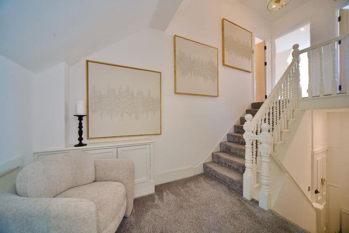 2 bedrooms apartment for sale in Enfield Borough, United Kingdom - Image 6