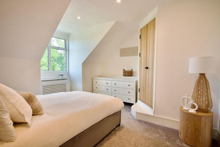 2 bedrooms apartment for sale in Enfield Borough, United Kingdom - Image 9