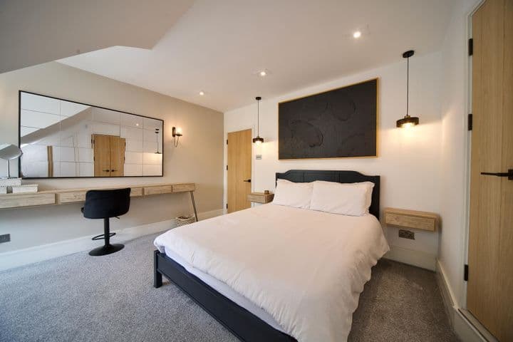 2 bedrooms apartment for sale in Enfield Borough, United Kingdom - Image 7