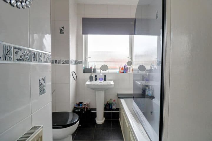 2 bedrooms apartment for sale in Blackpool, United Kingdom - Image 11