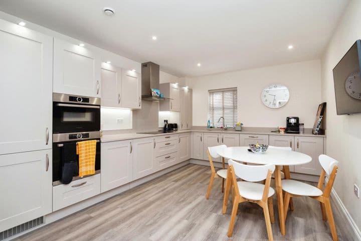 3 bedrooms apartment for sale in Tunbridge Wells, United Kingdom - Image 3