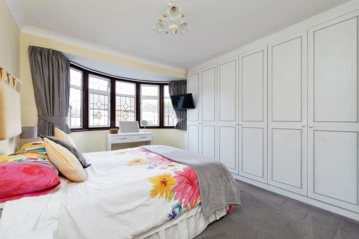 3 bedrooms house for sale in Ilford, United Kingdom - Image 10